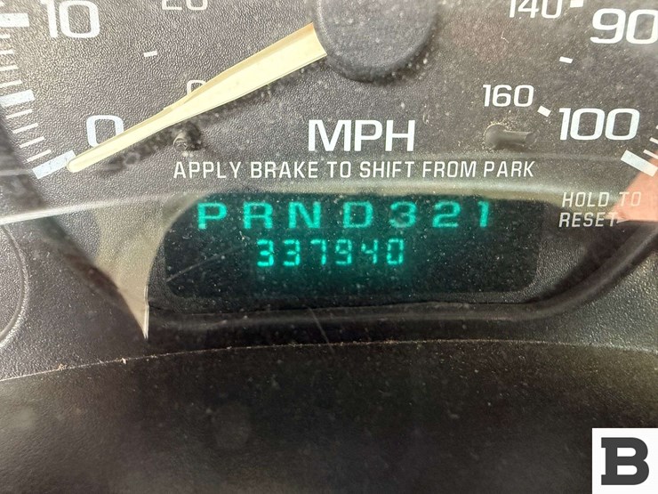 2002-chevrolet-silverado-2500-image-47