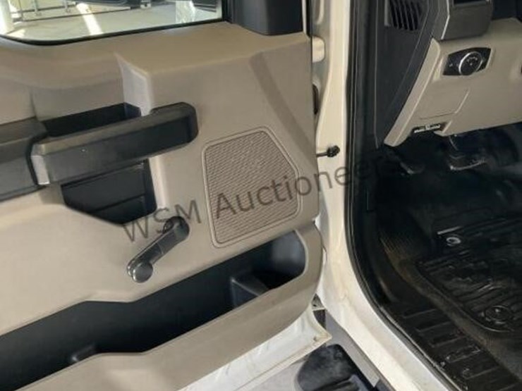 2017-ford-f550-image-23