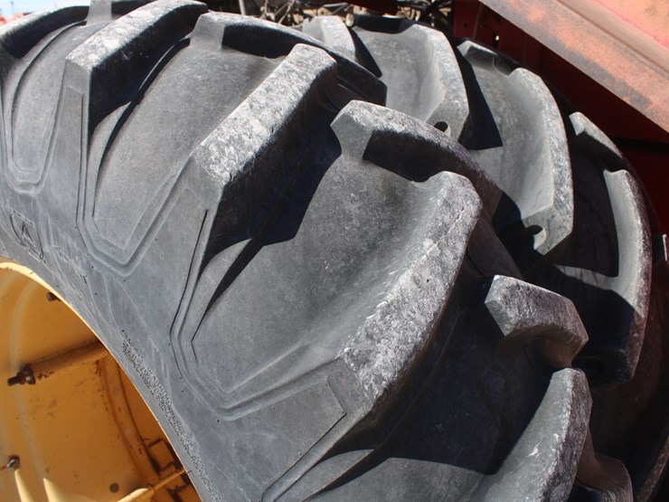 1980-versatile-875-image-26