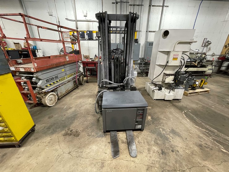#1230-•-toyota-electric-forklift-(shawano,-wi)-image-2