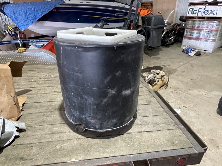 #7226-•-cooler-on-wheels-image-3