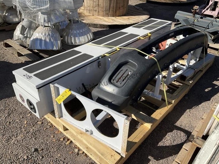 pallet-of-miscellaneous-image-1