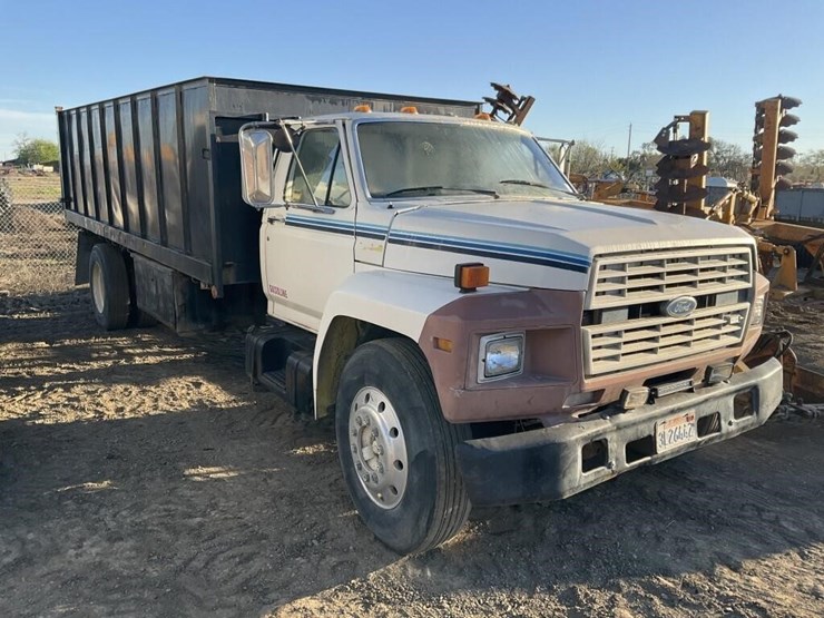 1985-ford-700-image-3