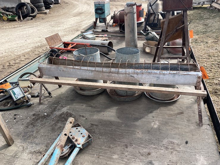 #7253-•-(3)-metal-feeders-and-(1)-waterer-image-4