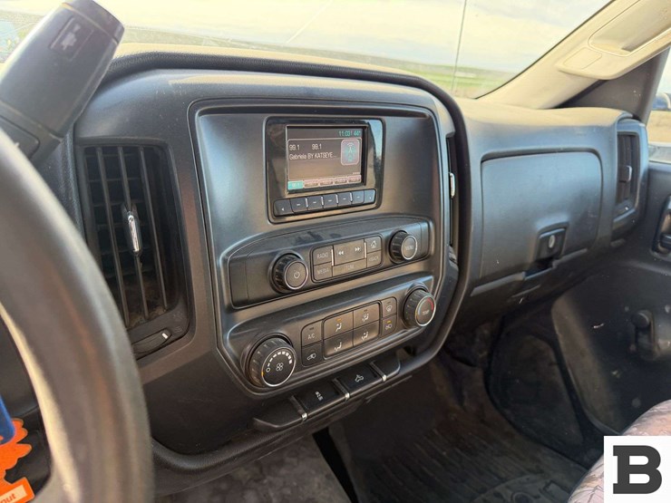 2015-chevrolet-silverado-3500-image-28