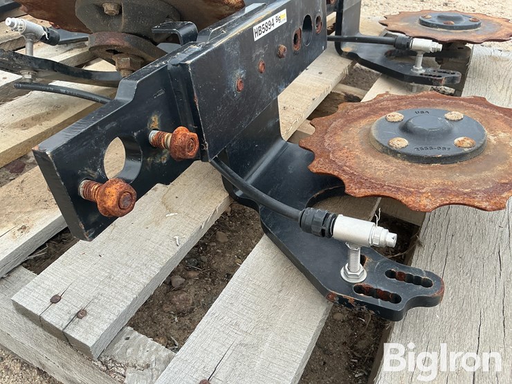 yetter-2x2-fertilizer-applicators-image-10