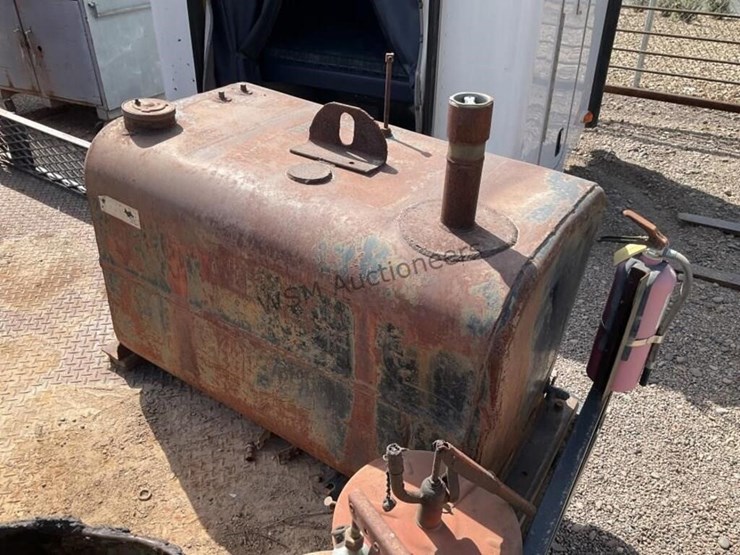 9ft-6in-steel-work-bed-w/-compressor-&-fuel-tank-image-8