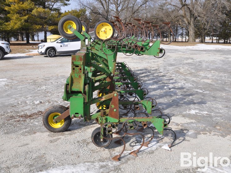 john-deere-845-image-8