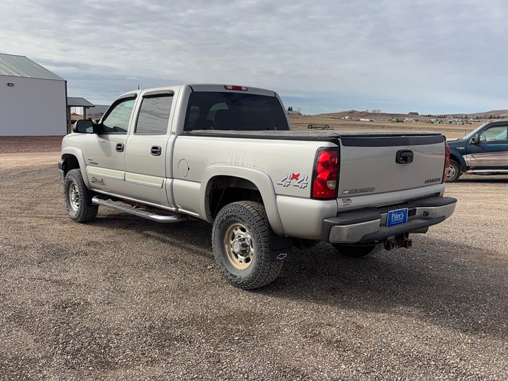 2004-chevrolet-k2500hd-pickup-image-7