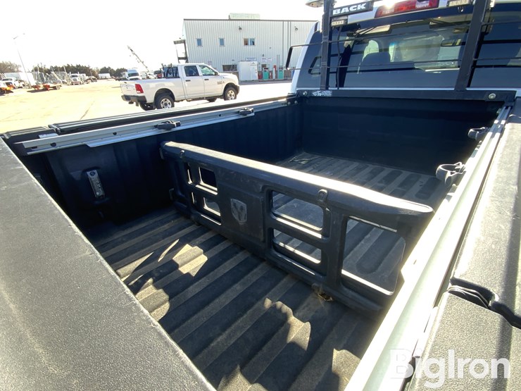 2017-dodge-2500-image-18