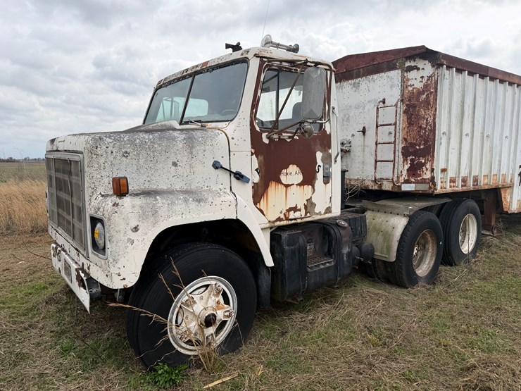 #41247-•-inop-1978-international-f-2275-daycab-truck-image-1
