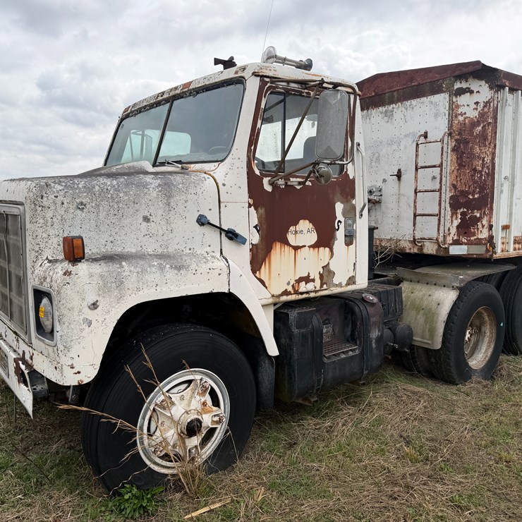 #41247 • INOP 1978 International F-2275 Daycab Truck