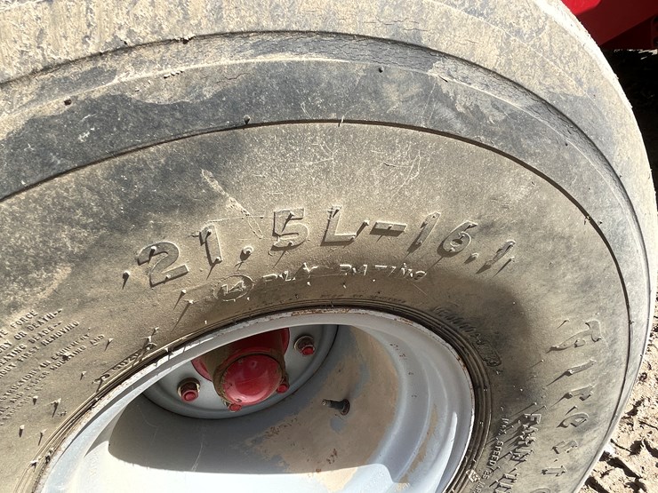 #3200-•-case-8575-square-baler-image-39