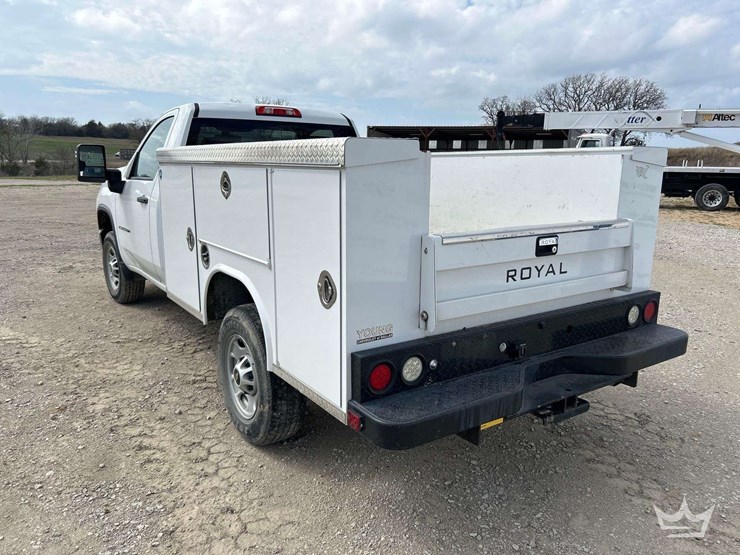 2021-chevrolet-silverado-2500-image-2