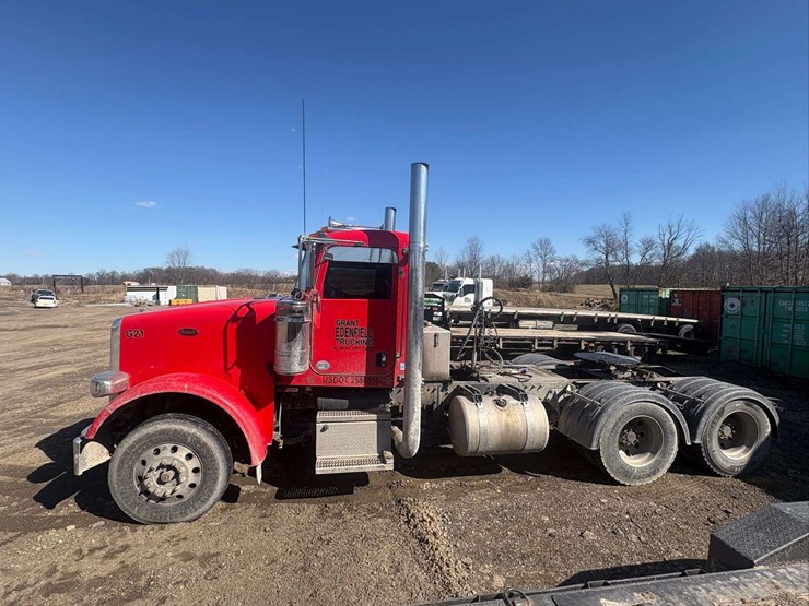 2013-peterbilt-367-image-2