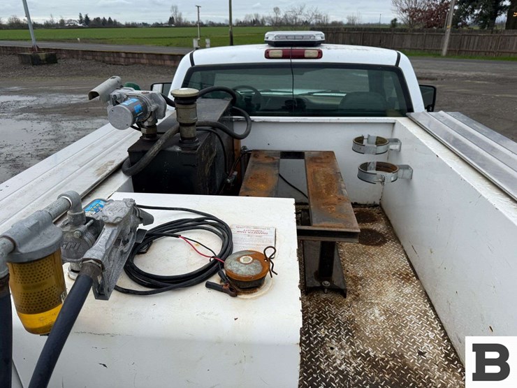 2002-chevrolet-silverado-2500-image-22