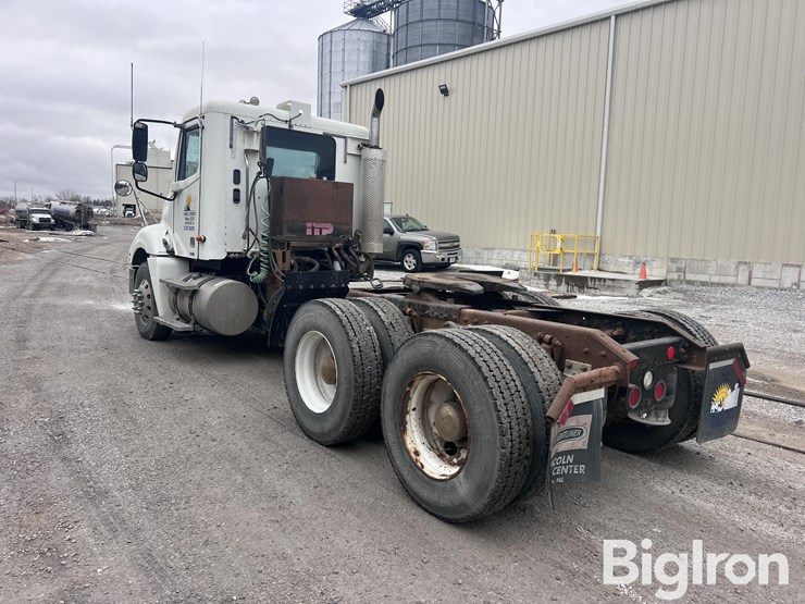 2004-freightliner-columbia-120-image-7