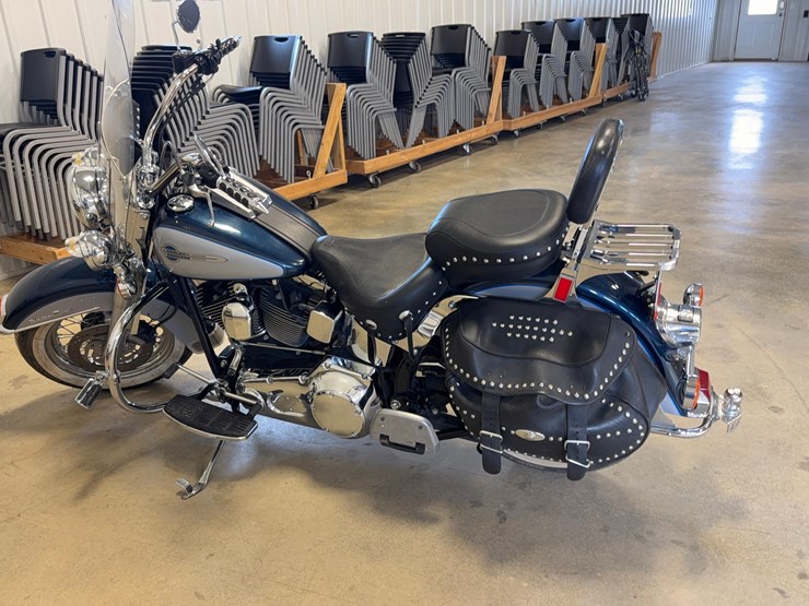 2002-harley-davidson-motorcycle-image-1