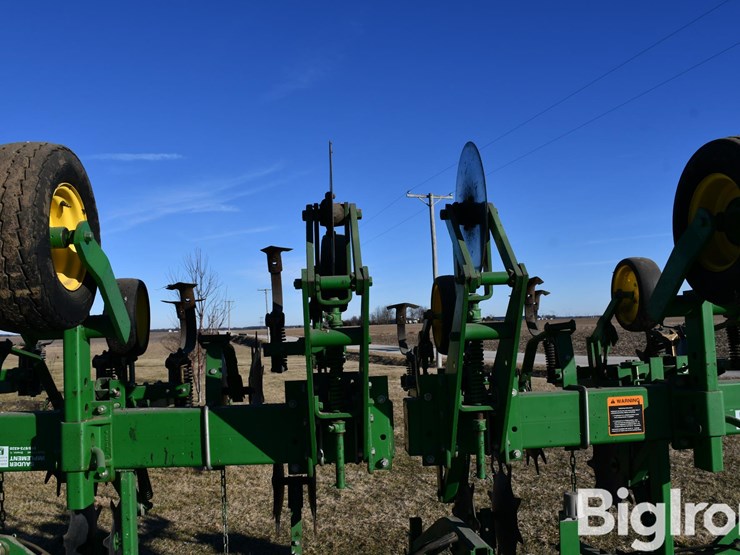 john-deere-845-image-9