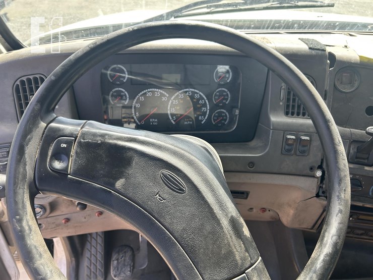 2003-sterling-lt9500-image-14