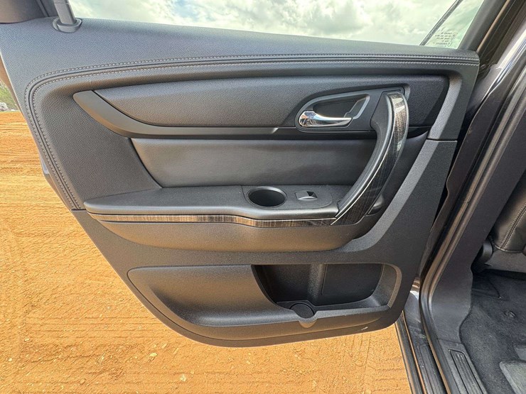 2016-gmc-acadia-slt-image-15