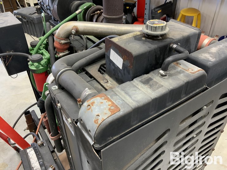 2010-john-deere-4045hf285-image-15