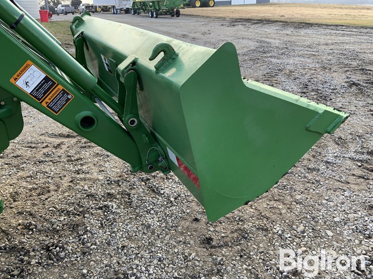 2015-john-deere-3046r-image-12