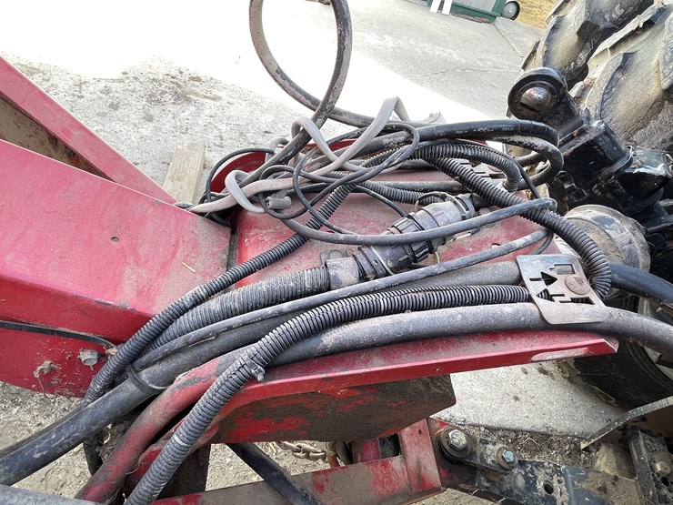 #3200-•-case-8575-square-baler-image-36