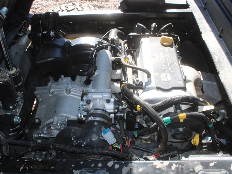 2023-john-deere-gator-image-16