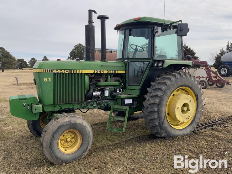 john-deere-4440-image-1