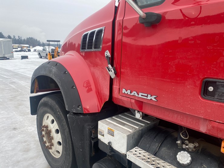 #1145-•-2009-mack-gu713-semi-tractor-(has-wi-title)-(mosinee,-wi)-image-85