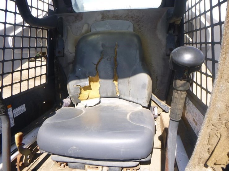 2005-bobcat-s300-image-16