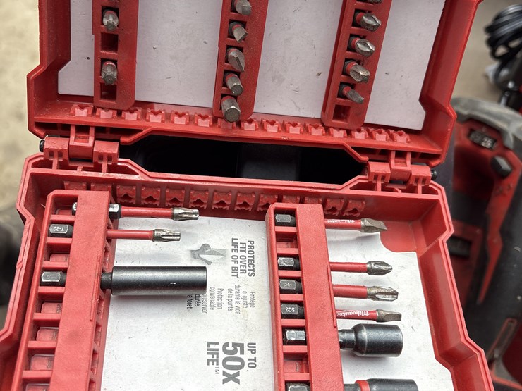 skid-of-milwaukee-power-tools-image-15