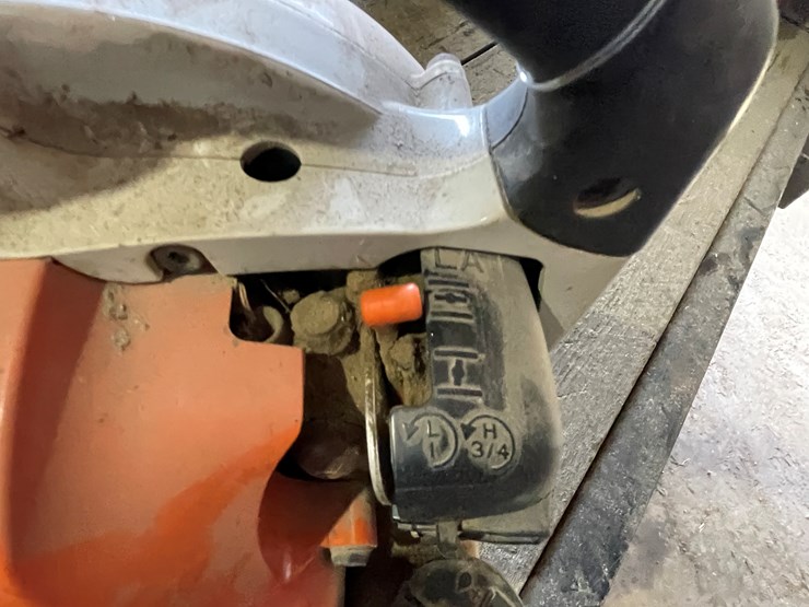 #7203-•-(2)-leaf-blowers-image-14