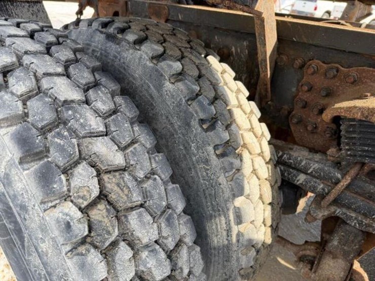 2013-freightliner-108sd-image-59