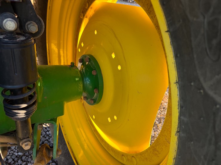 2017-john-deere-6120m-image-11