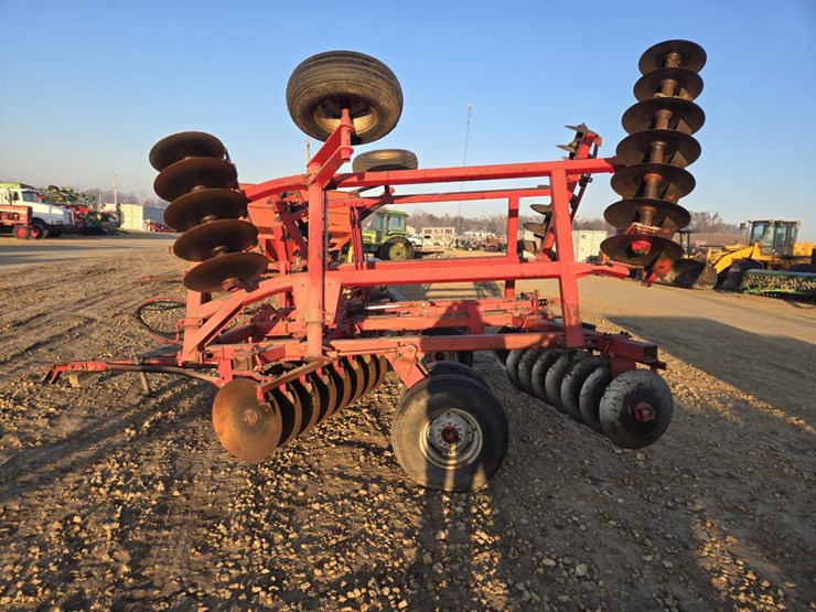 massey-ferguson-620-image-11