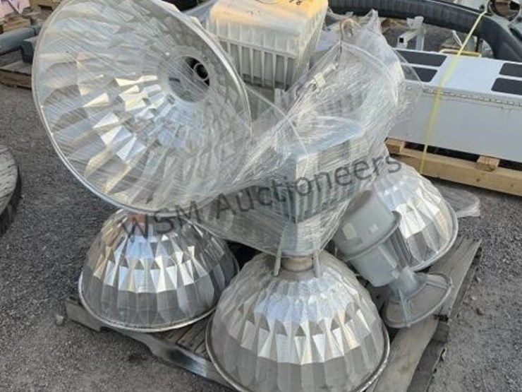 pallet-of-high-bay-lights-image-1