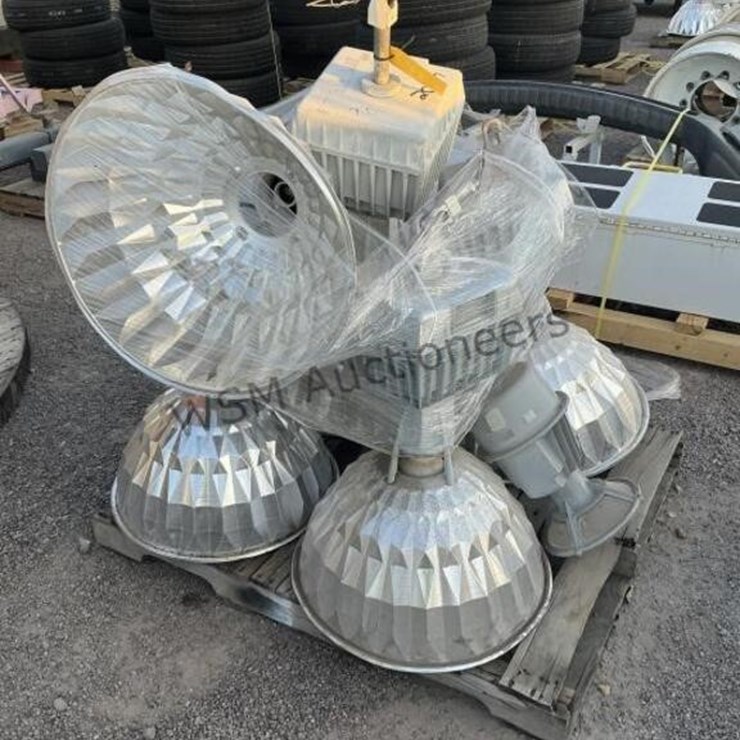 PALLET OF HIGH BAY LIGHTS