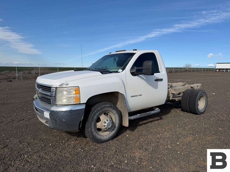 2010-chevrolet-silverado-3500-image-1