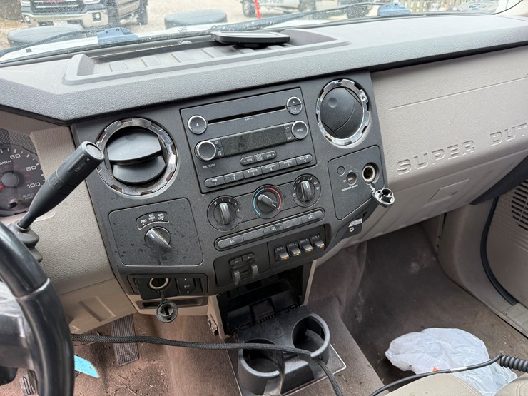 2010-ford-f350-image-17