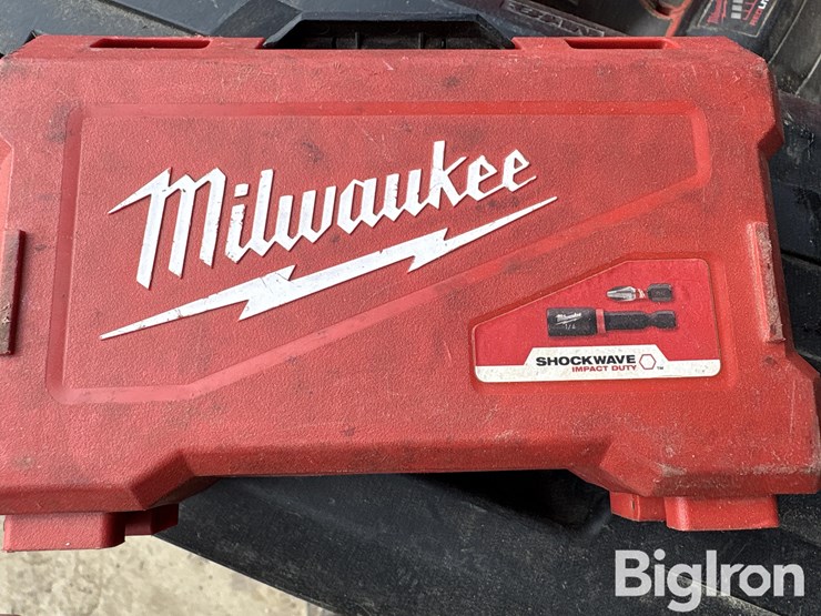 skid-of-milwaukee-power-tools-image-14