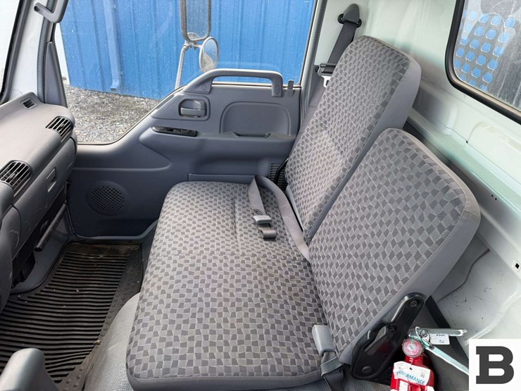 2007-isuzu-npr-image-17