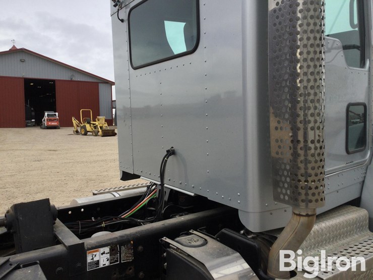 2013-kenworth-t440-image-10