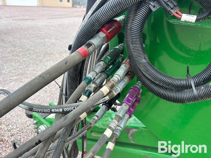 2024-john-deere-db60-image-17