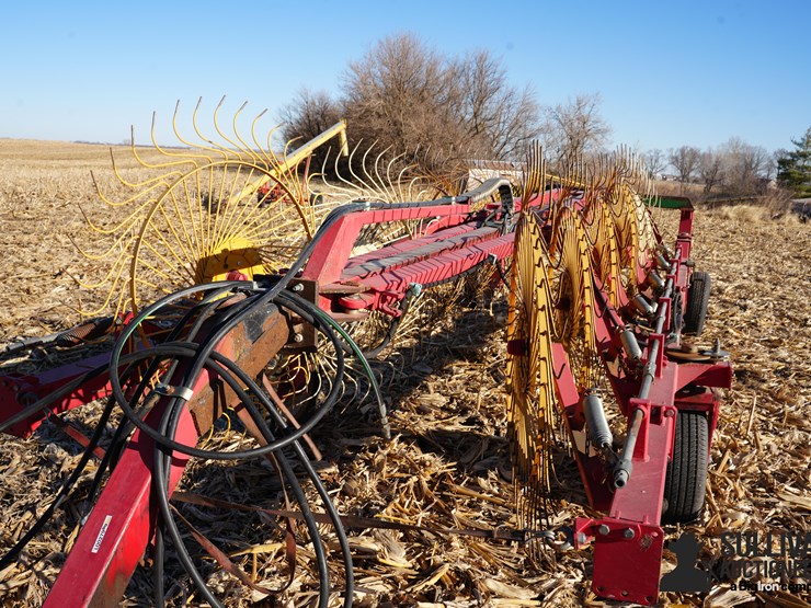 tonutti-12-wheel-hay-rake-image-13