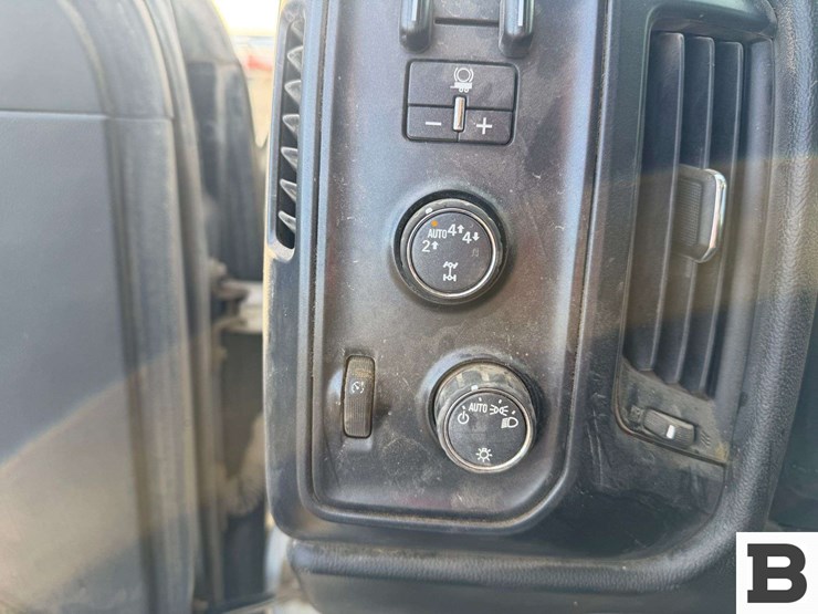 2018-chevrolet-silverado-1500-image-27