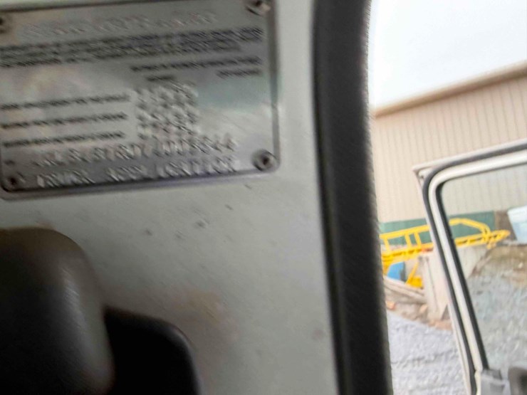 1997-isuzu-npr-image-18