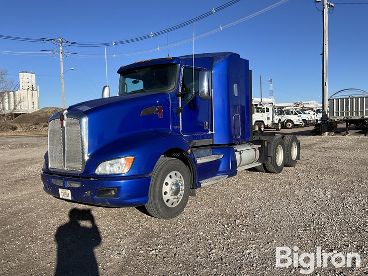 2011-kenworth-t660-image-1