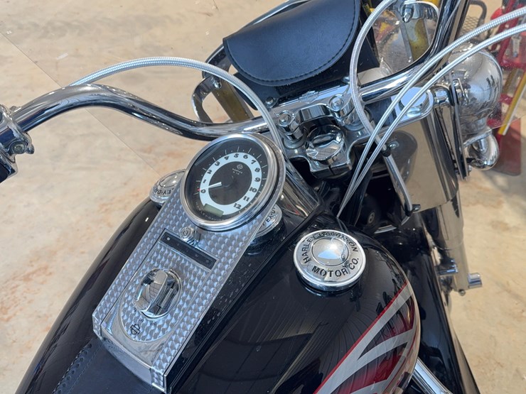 2006-harley-davidson-softail-deluxe-motorcycle-image-5